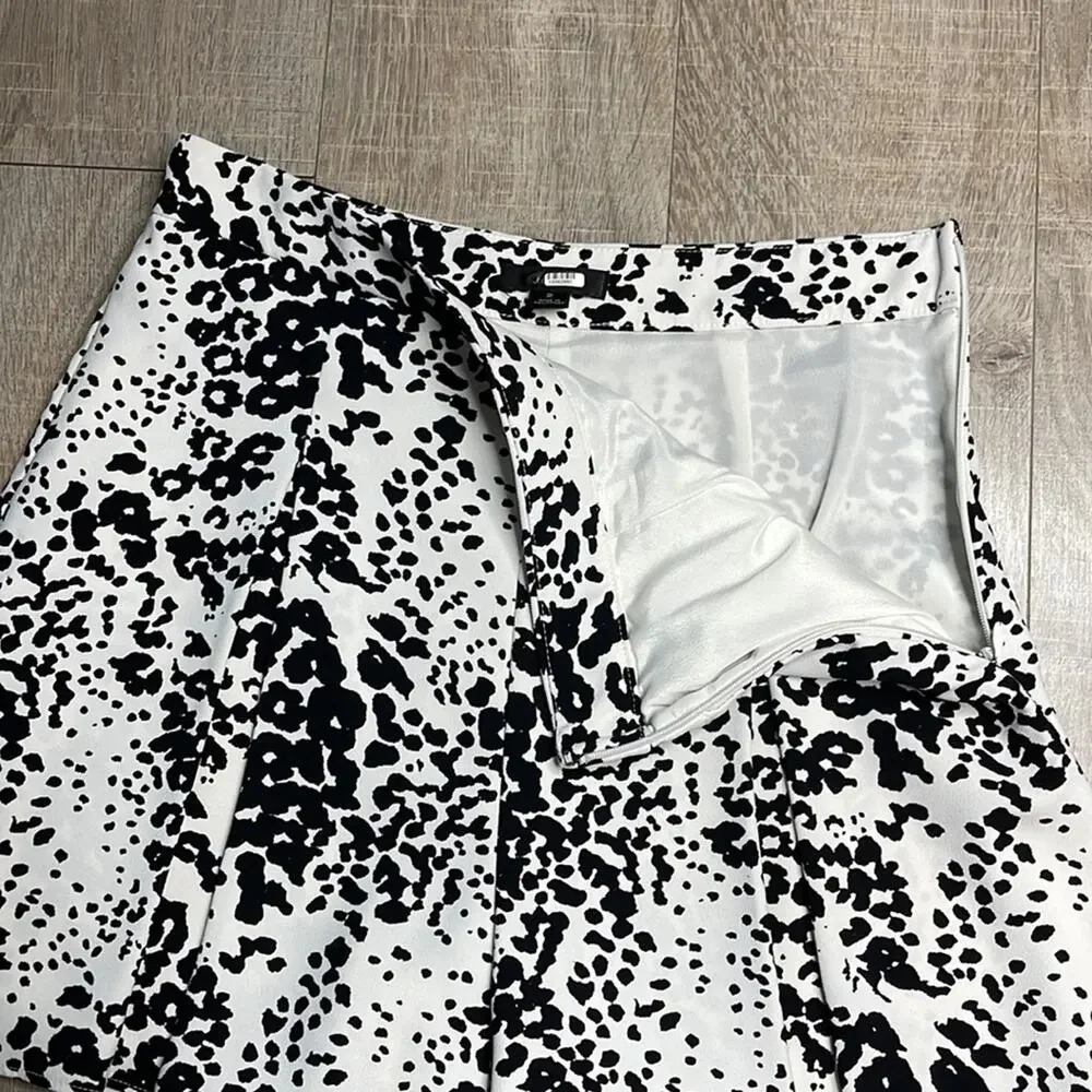 J. CREW Black White Animal Print Side Zip Shorts Women’s Size 2